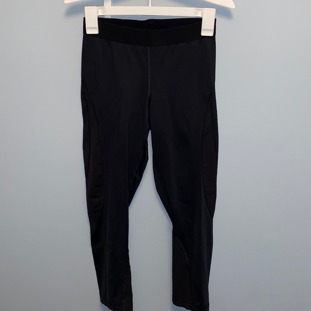 Women’s cropped leggings with mesh (black)